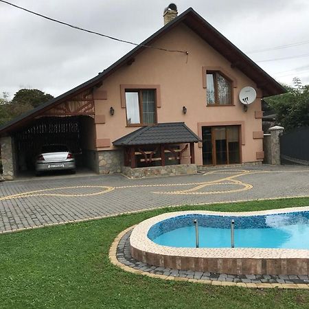 Vacation Home Yabluniv Exterior foto